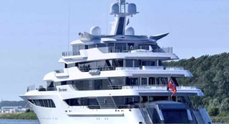 Лещенко: Медведчук купил себе яхту стоимостью 180 миллионов евро