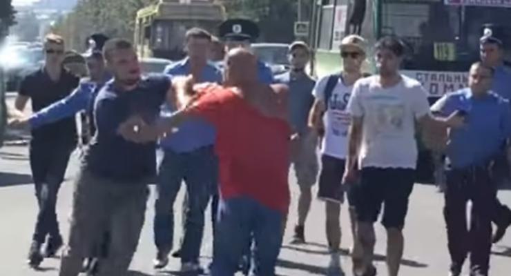 В Харькове напали на мужчину в футболке с надписью "СССР"