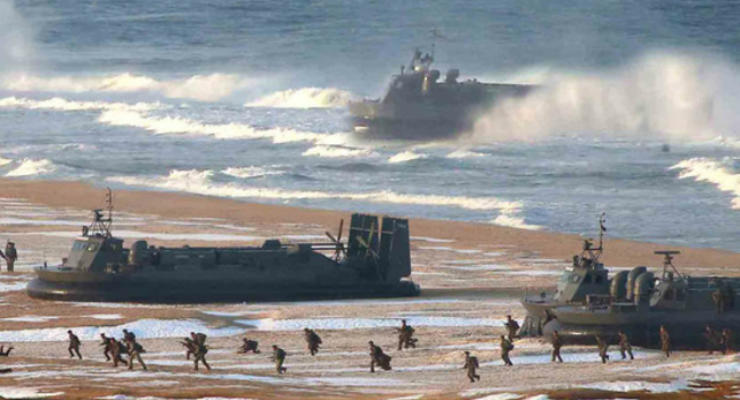 КНДР выдвинула в сторону Южной Кореи десантный флот