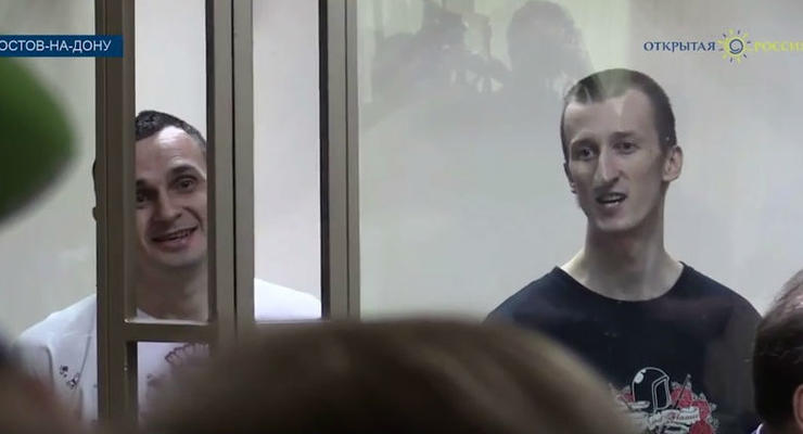 Сенцов и Кольченко спели гимн Украины после оглашения приговора