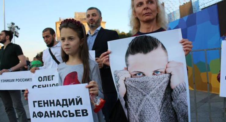 Под посольством РФ в Киеве требовали освободить Сенцова и Кольченко