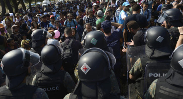 В Венгрии полиция применила против мигрантов слезоточивый газ