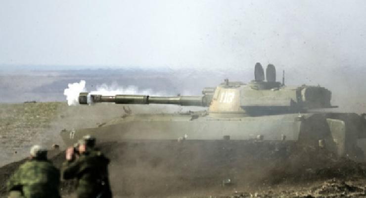 Оккупанты дважды применили танки под Мариуполем