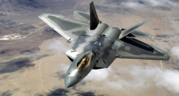 США перебросили в Европу четыре истребителя F-22