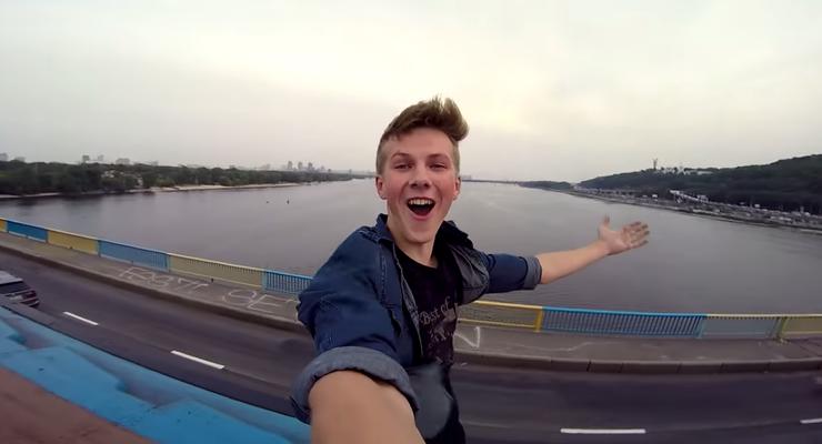 Киевский подросток проехал на крыше поезда метро на полном ходу