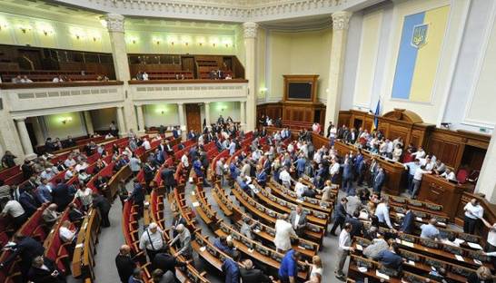 Голосование за изменения в Конституцию: депутаты поддержали законопроект