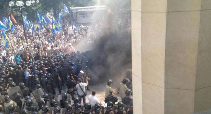 Милиция задержала метателя гранаты под Радой и еще 30 активистов - Аваков