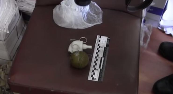 В сети выложили оперативное видео задержанного с гранатой под Верховной Радой
