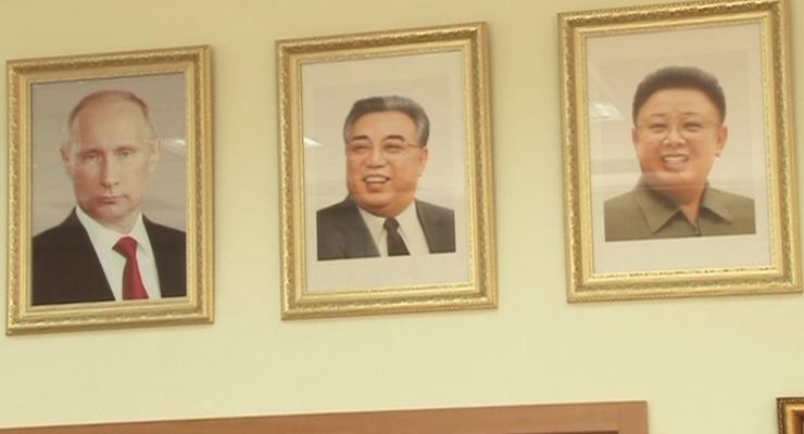 В российской школе повесили портреты Путина и Ким Чен Ына