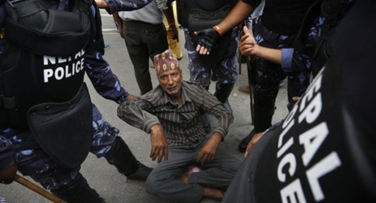 В Непале в ходе протестов против новой конституции погибли более 20 человек