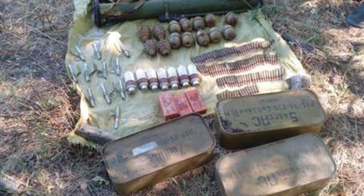 В Донецкой области СБУ обнаружила тайник боевиков с боеприпасами