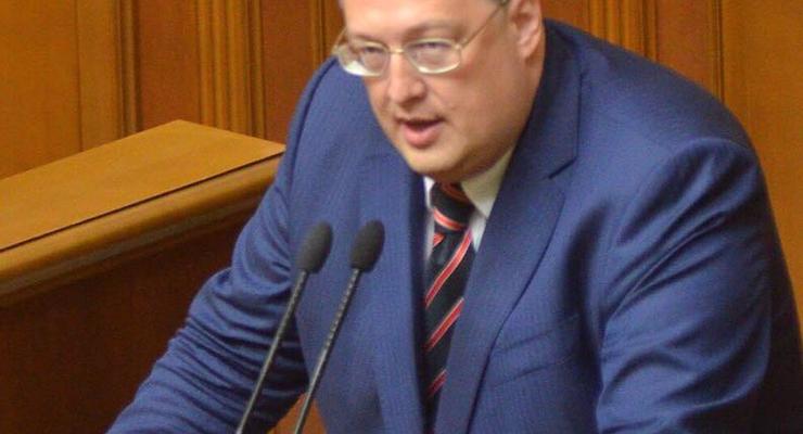Геращенко поздравил украинцев с принятием закона о прозрачности медиа