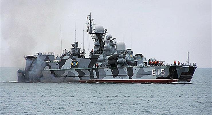 Корабли ВМС РФ сопровождают американские в Черном море - Фогго