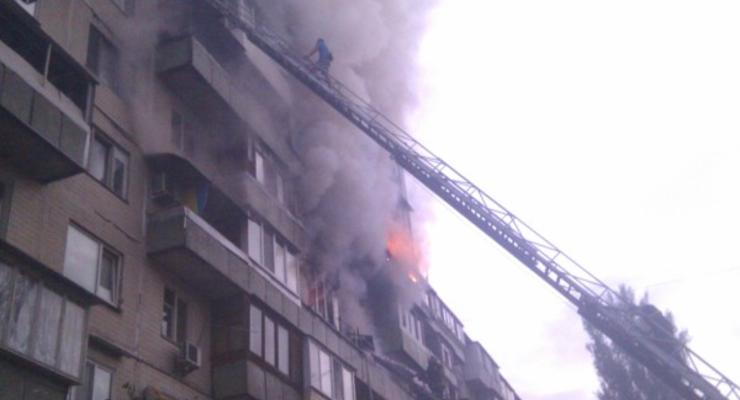 В Киеве на Оболони горел жилой дом