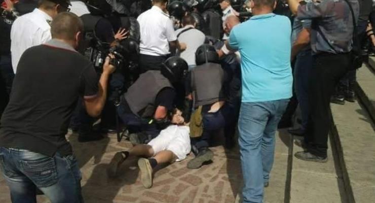 Народный протест в Молдове: первые столкновения с полицией