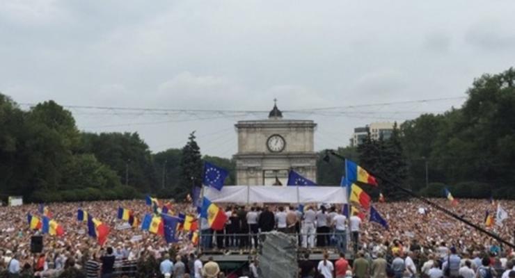 Протестующие в Кишеневе начали устанавливать палатки на площади Великого Национального Собрания