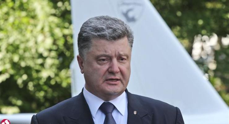 Порошенко назвал три варианта развития событий на Донбассе