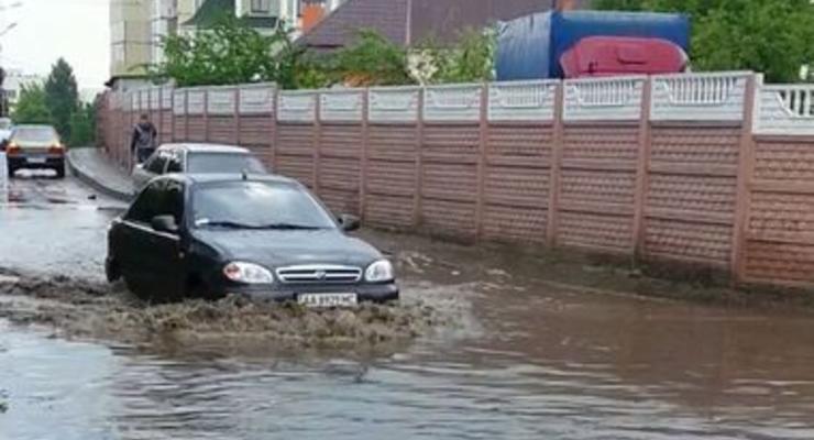 Потоп в столичных Беличах превратил улицы в озера