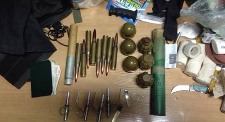 Сотрудники СБУ задержали на вокзале в Киеве военного с боеприпасами