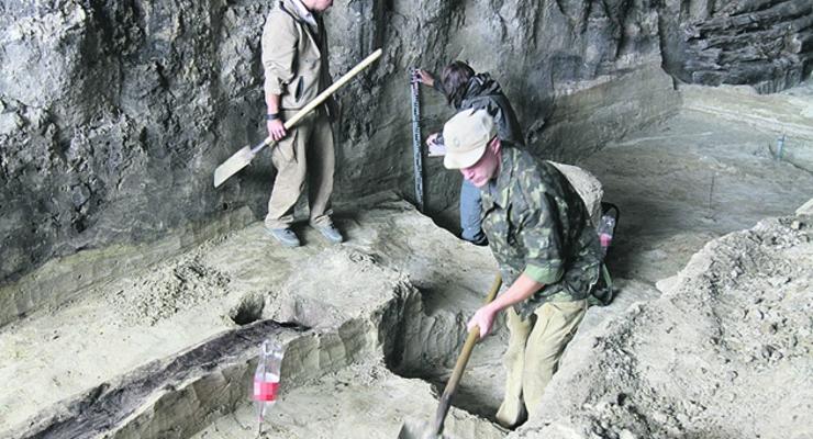 На Почтовой площади археологи нашли уникальные артефакты