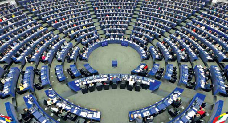 Европарламент требует от России освободить Савченко, Сенцова и Кольченко
