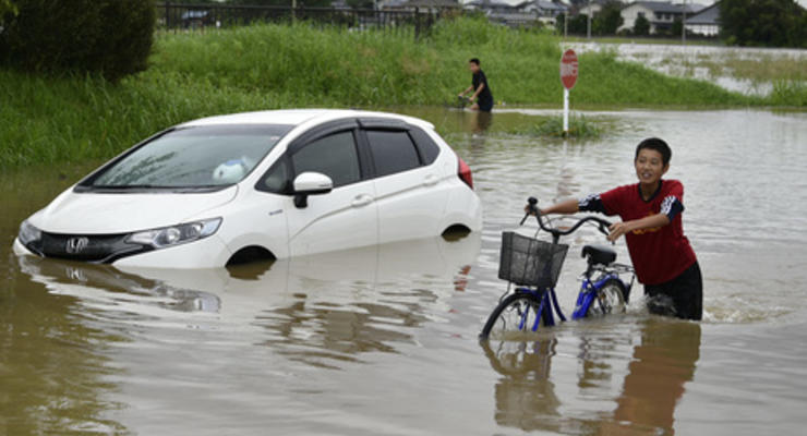 Ливни в Японии вызвали наводнения и оползни