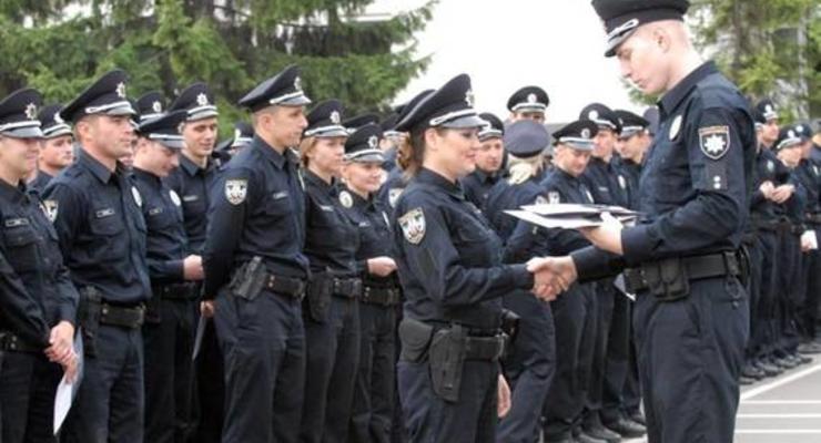 Киевские патрульные получили первые офицерские звания