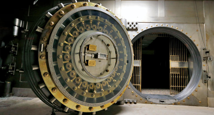 Центробанк РФ нашел в хранилище банка раскрашеный металл вместо золота - СМИ