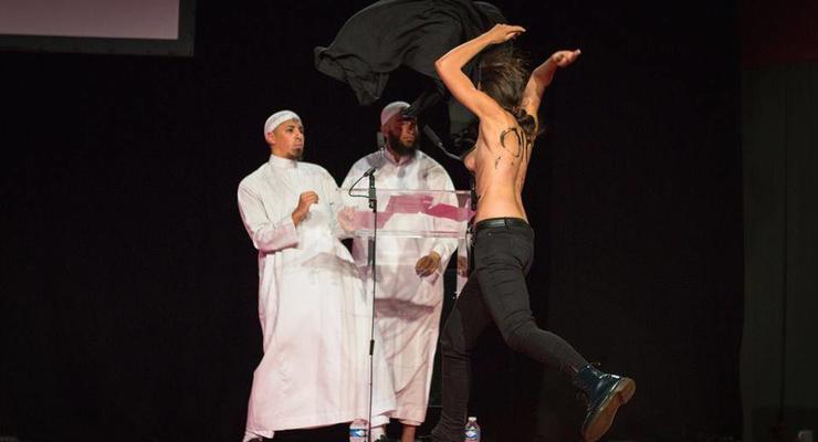 Активистки Femen сорвали выступление на мусульманской конференции во Франции
