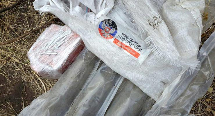 Под Мариуполем найдена взрывчатка в пакетах для гумпомощи из РФ