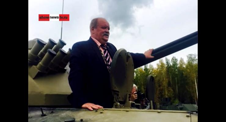 Российский депутат застрял в танке на 5 часов