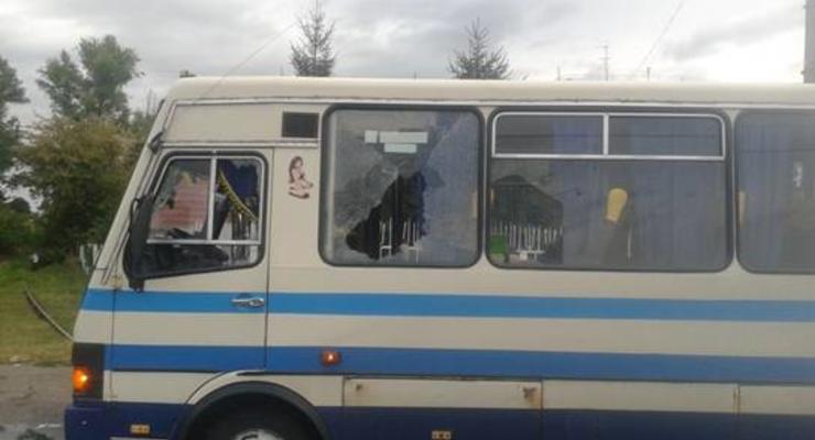 В Киевской области пьяные неизвестные с битами напали на автобус с пассажирами