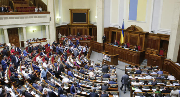 Блок Петра Порошенко предлагает сократить количество заседаний Рады перед выборами