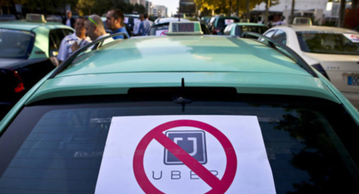 В Брюсселе таксисты протестуют против сервиса Uber