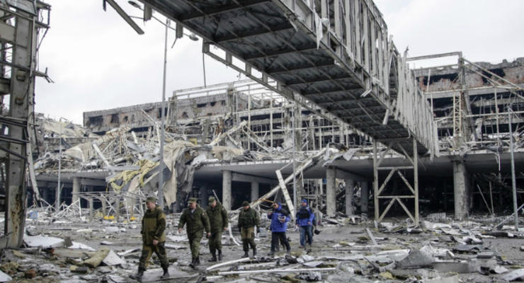 Порошенко просят учредить госнаграду защитникам аэропорта Донецка