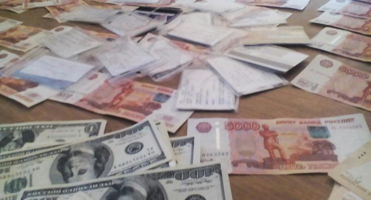Госпогранслужба задержала мужчину с миллионом российских рублей