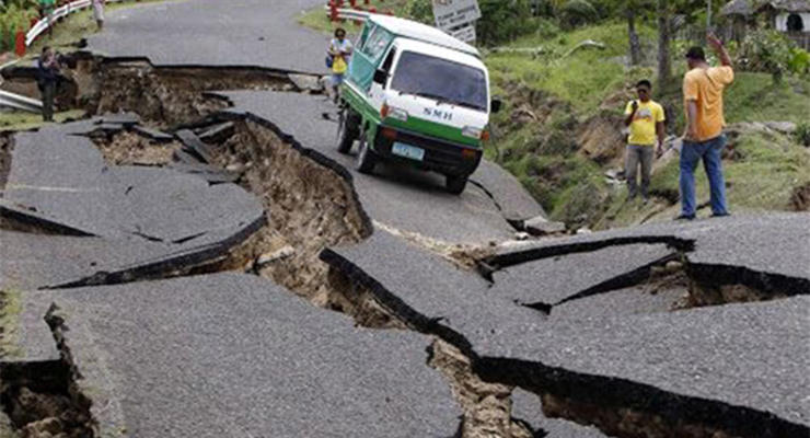 В Индонезии произошло мощное землетрясение: более 60 пострадавших