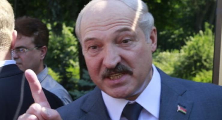 Лукашенко: Беларусь построит стену на границе с Украиной