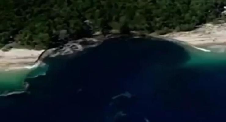 В Австралии из-за гигантской водяной воронки исчез кемпинг на пляже