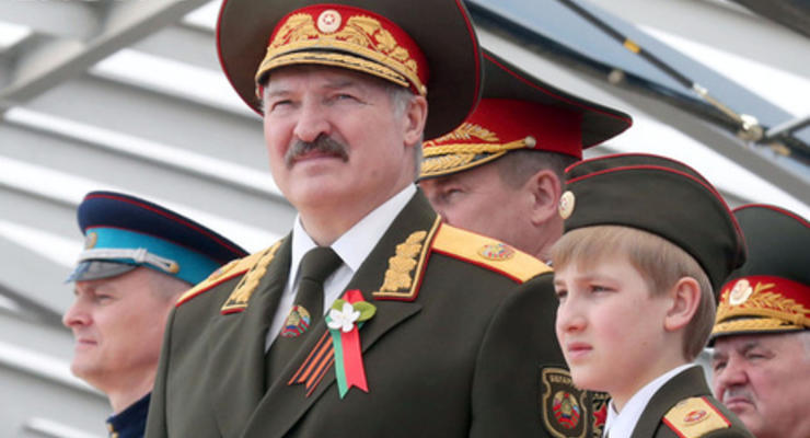 Сын Лукашенко из-за поездок с отцом пропустил неделю занятий в школе