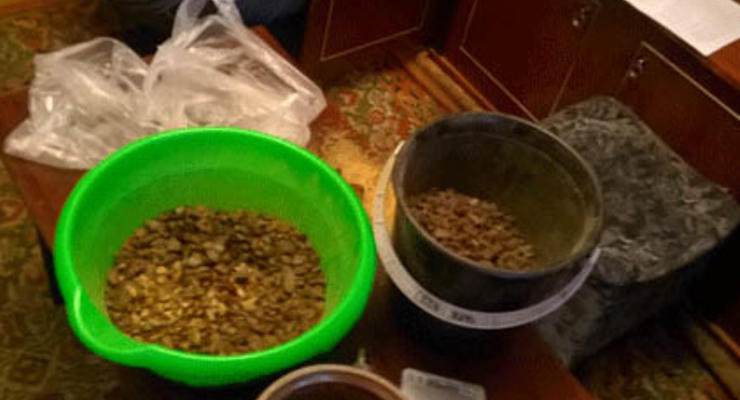 В Ровненской области правоохранители изъяли 15 кг янтаря-сырца на миллион гривен