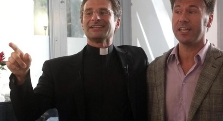 Ватикан уволил священника-гея после "каминг-аута"