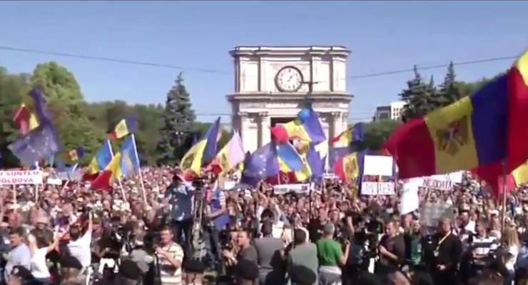 В Кишиневе на главной площади страны собрались около 10 тысяч протестующих