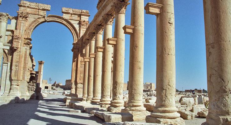 Боевики ИГ в Пальмире взорвали древнеримскую Триумфальную арку