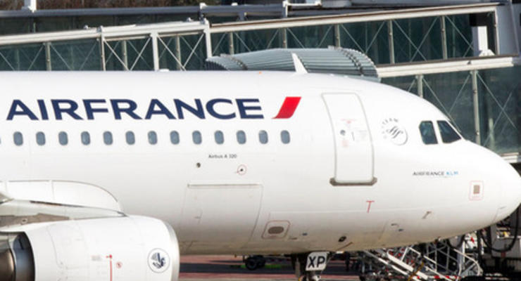 Сотрудники Air France взяли штурмом штаб-квартиру компании и побили двоих директоров