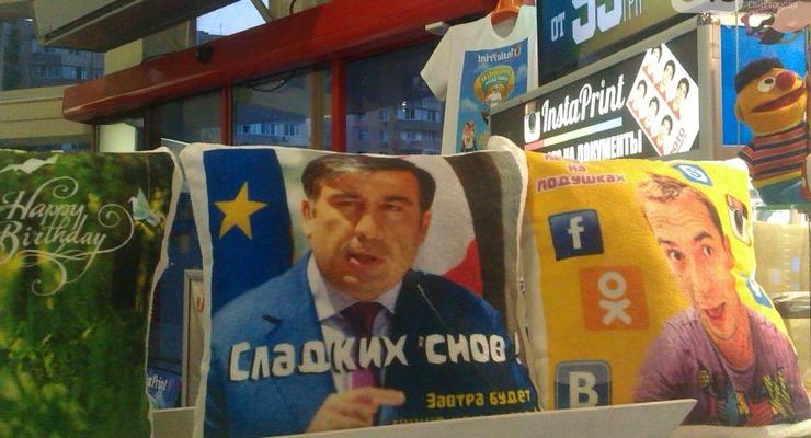 "А я стремился всех разбудить": в Одессе продают подушки с изображением Саакашвили