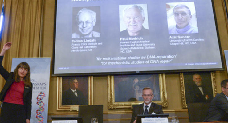 Нобелевку по химии вручили за восстановление ДНК