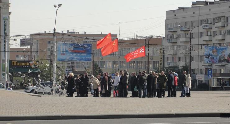 В Донецке проходит митинг в поддержку ДНР