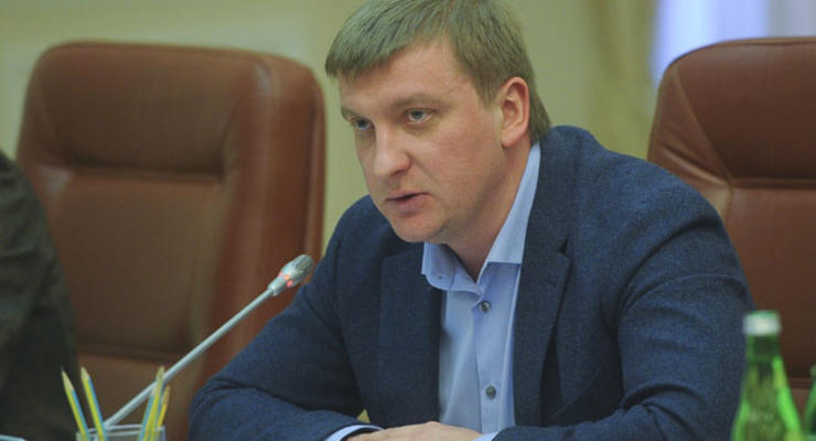 В Украине заблокировано $1,4 млрд активов "семьи" - Петренко