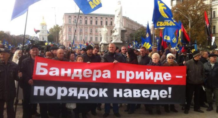 Тысячи людей вышли на Марш героев в Киеве